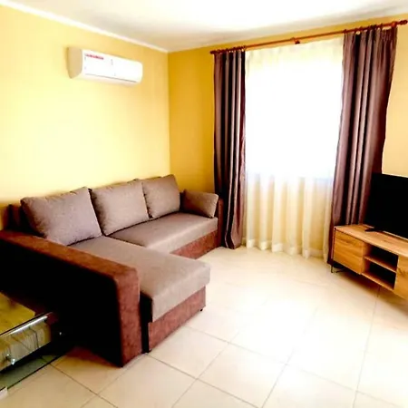 Apartment Dixie, 2 Bedroom Apartment By The Beach شقة *