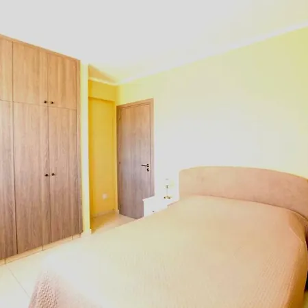 Apartment Dixie, 2 Bedroom Apartment By The Beach شقة لارنكا